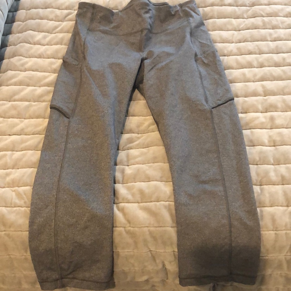 Reposhing Lululemon speed up crop